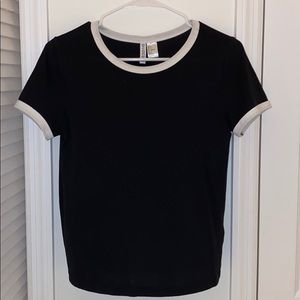 DIVIDED black t-shirt